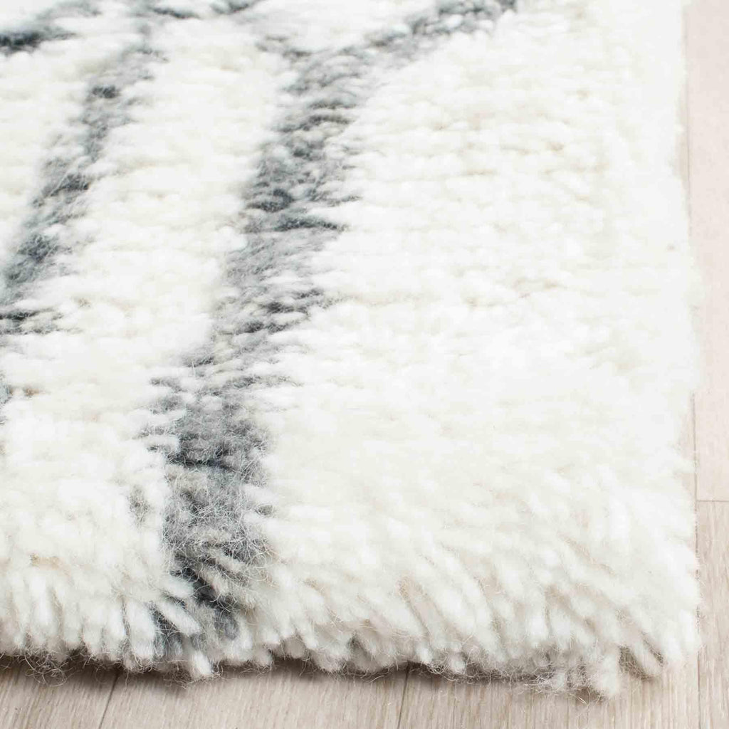 Safavieh Clearance Casablanca CSB894C Ivory Rug