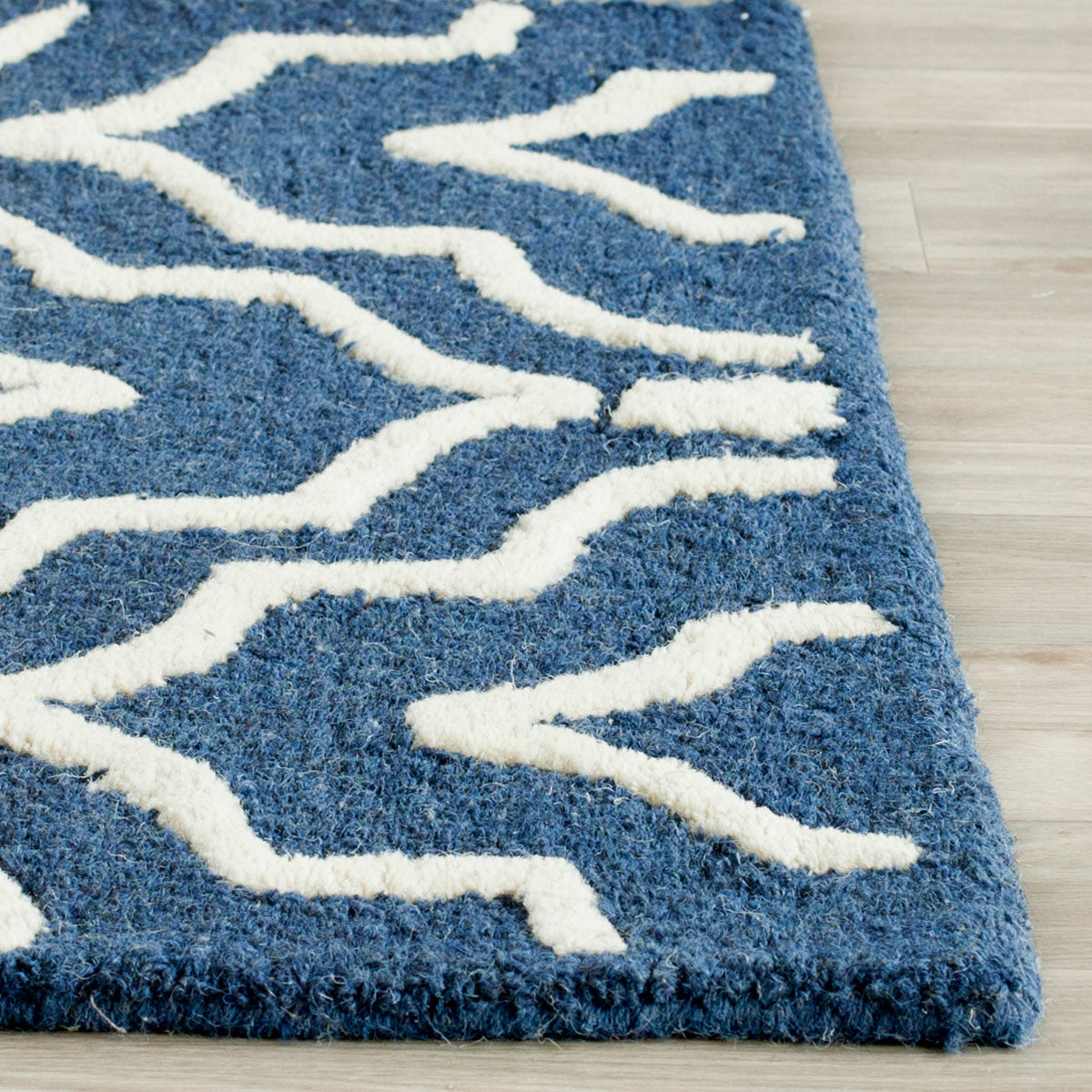 Safavieh Clearance Cambridge CAM141G Navy Blue Rug