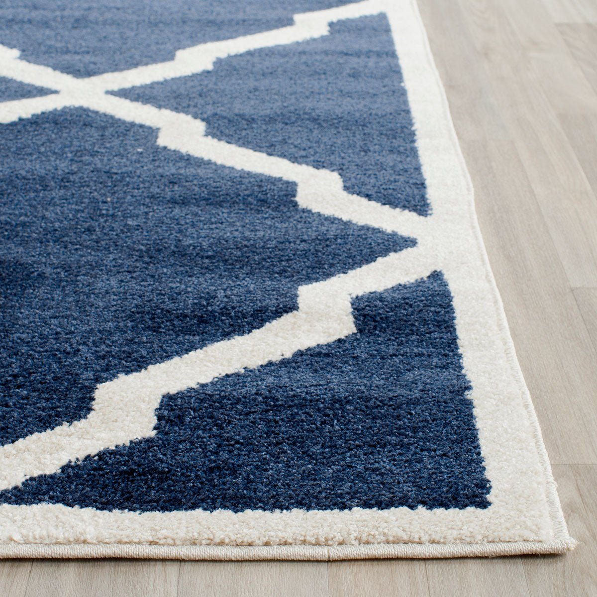 Safavieh Clearance Amherst AMT421P Navy Rug