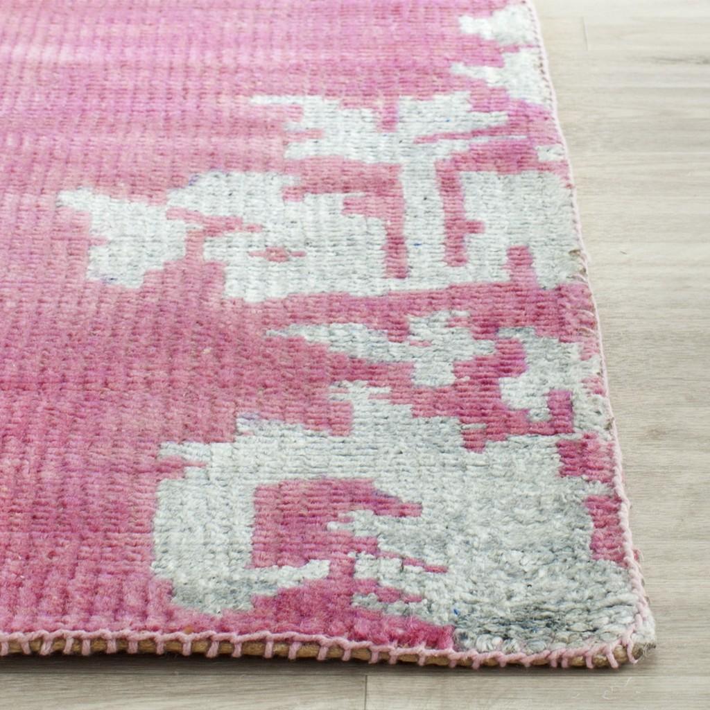 Fuschia | Contemporary Medallion Wool Rug with Silk Accents | Safavieh ...