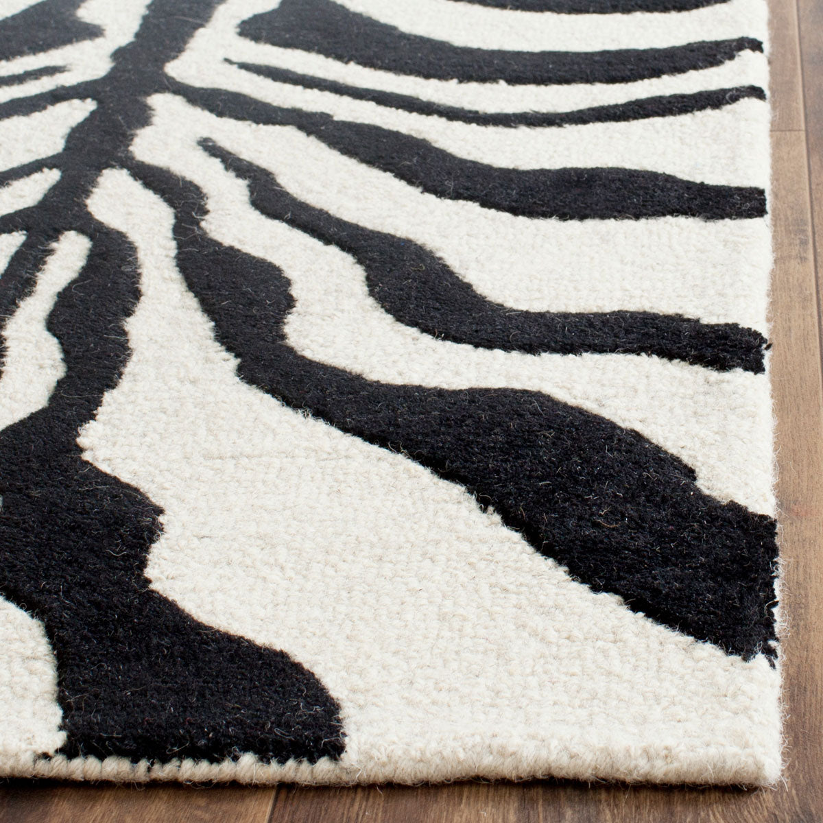 Safavieh Clearance Cambridge CAM709Q Ivory Rug