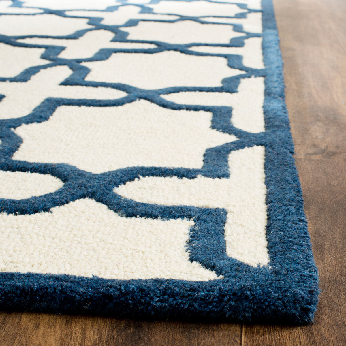 Safavieh Clearance Cambridge CAM125Z Ivory Rug