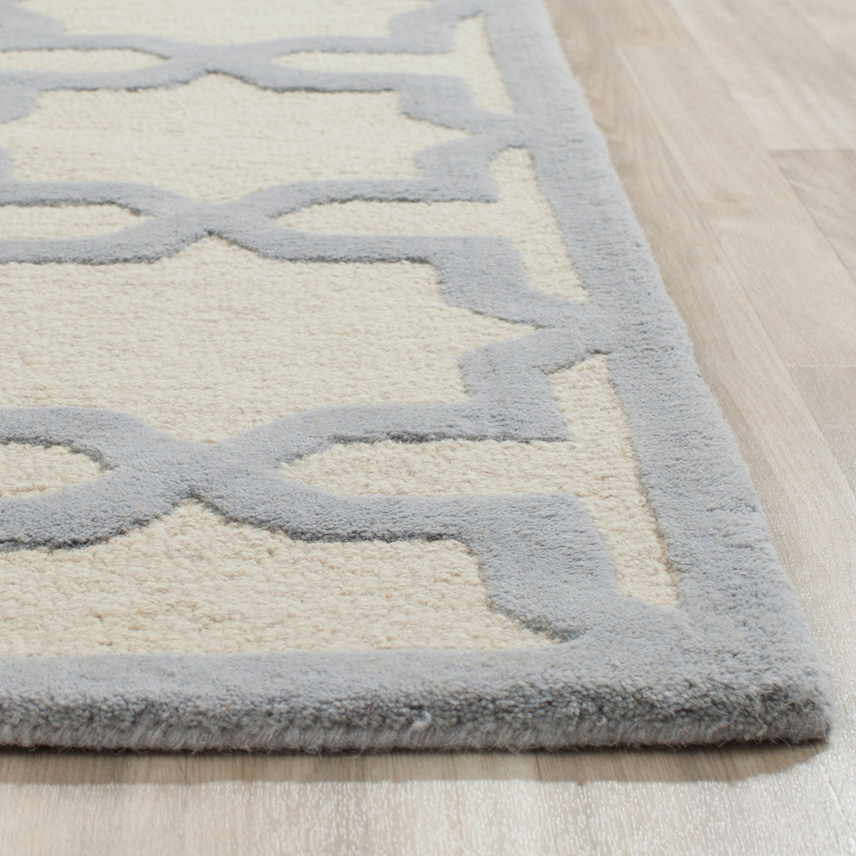 Safavieh Clearance Cambridge CAM125F Ivory Rug