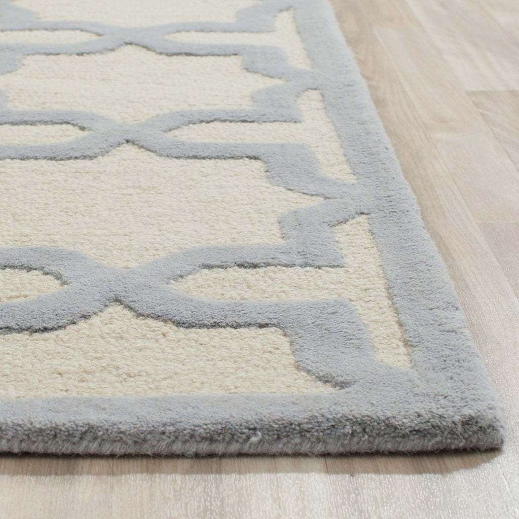 Safavieh Clearance Cambridge CAM125F Ivory Rug