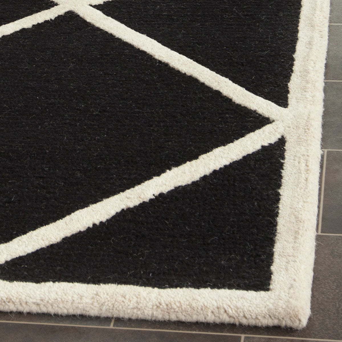 Safavieh Clearance Cambridge CAM136E Black Rug