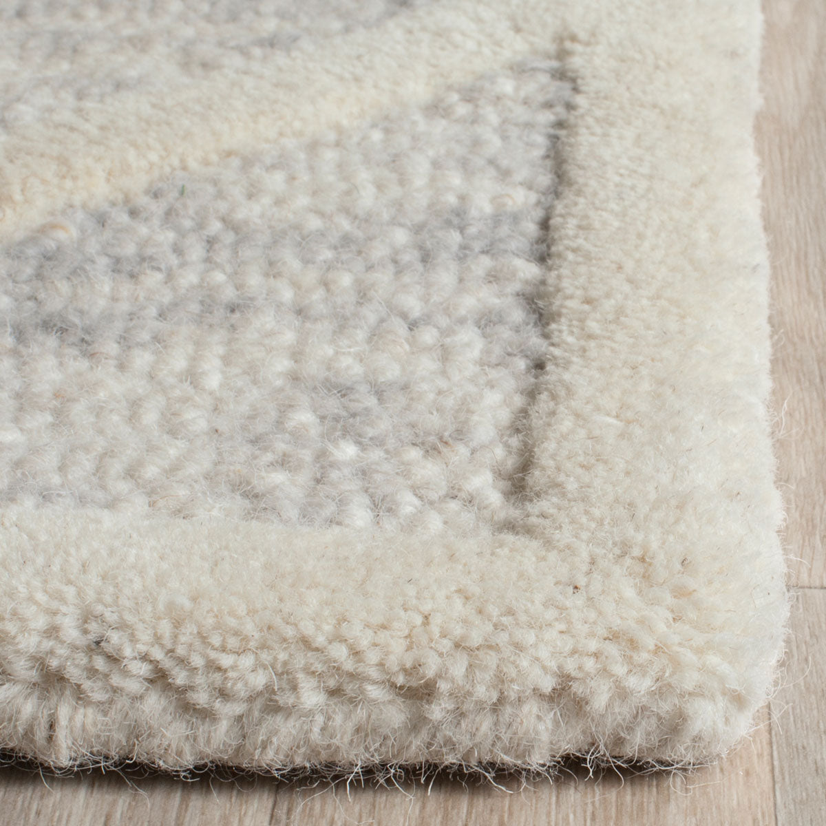 Safavieh Clearance Cambridge CAM726G Light Grey Rug