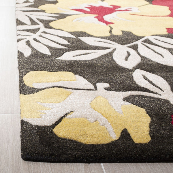 Safavieh Clearance Sohos SOH838A Pine Rug