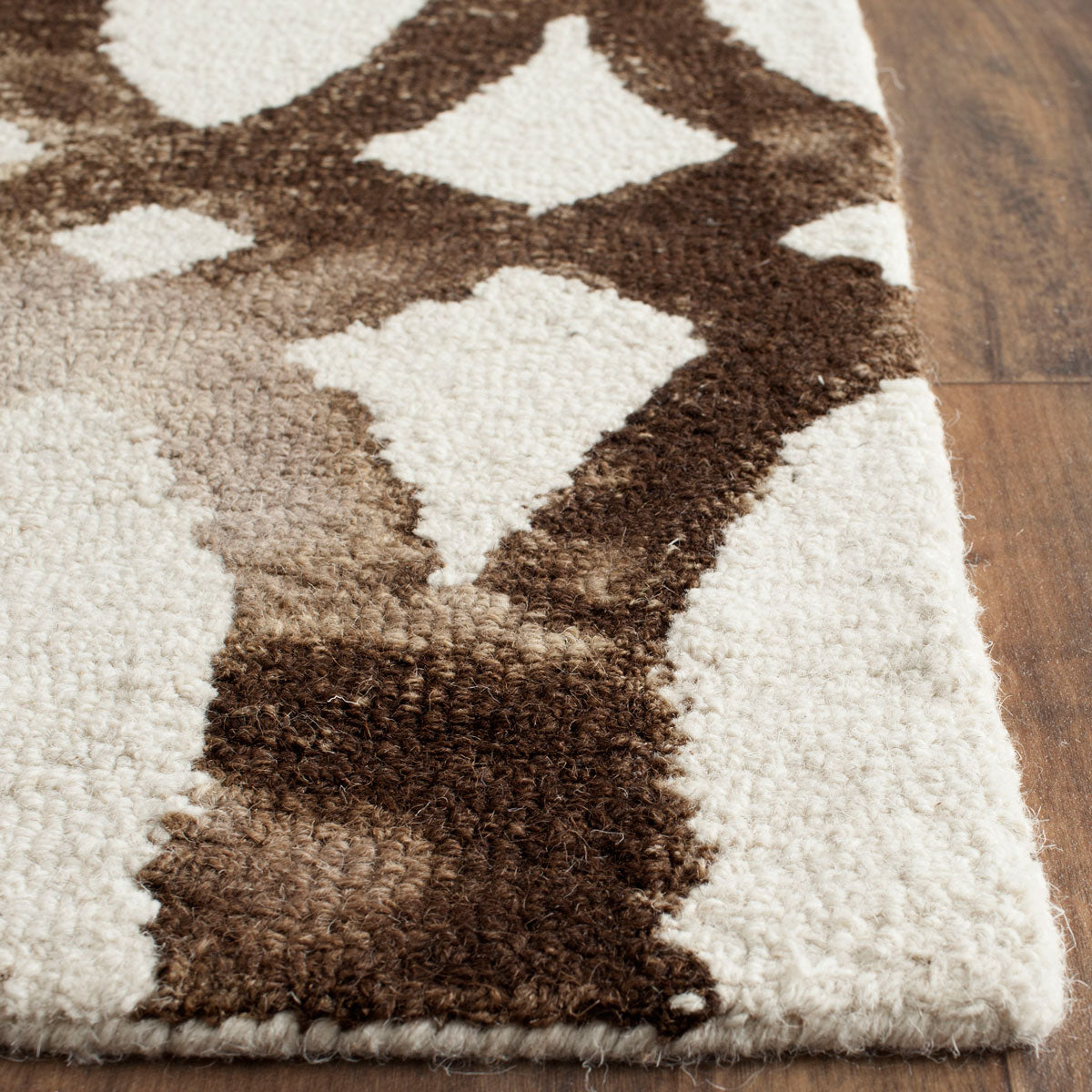 Safavieh Clearance Dip Dyes DDY675E Ivory Rug