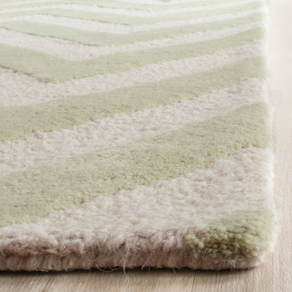 Safavieh Clearance Cambridge CAM139B Light Green Rug