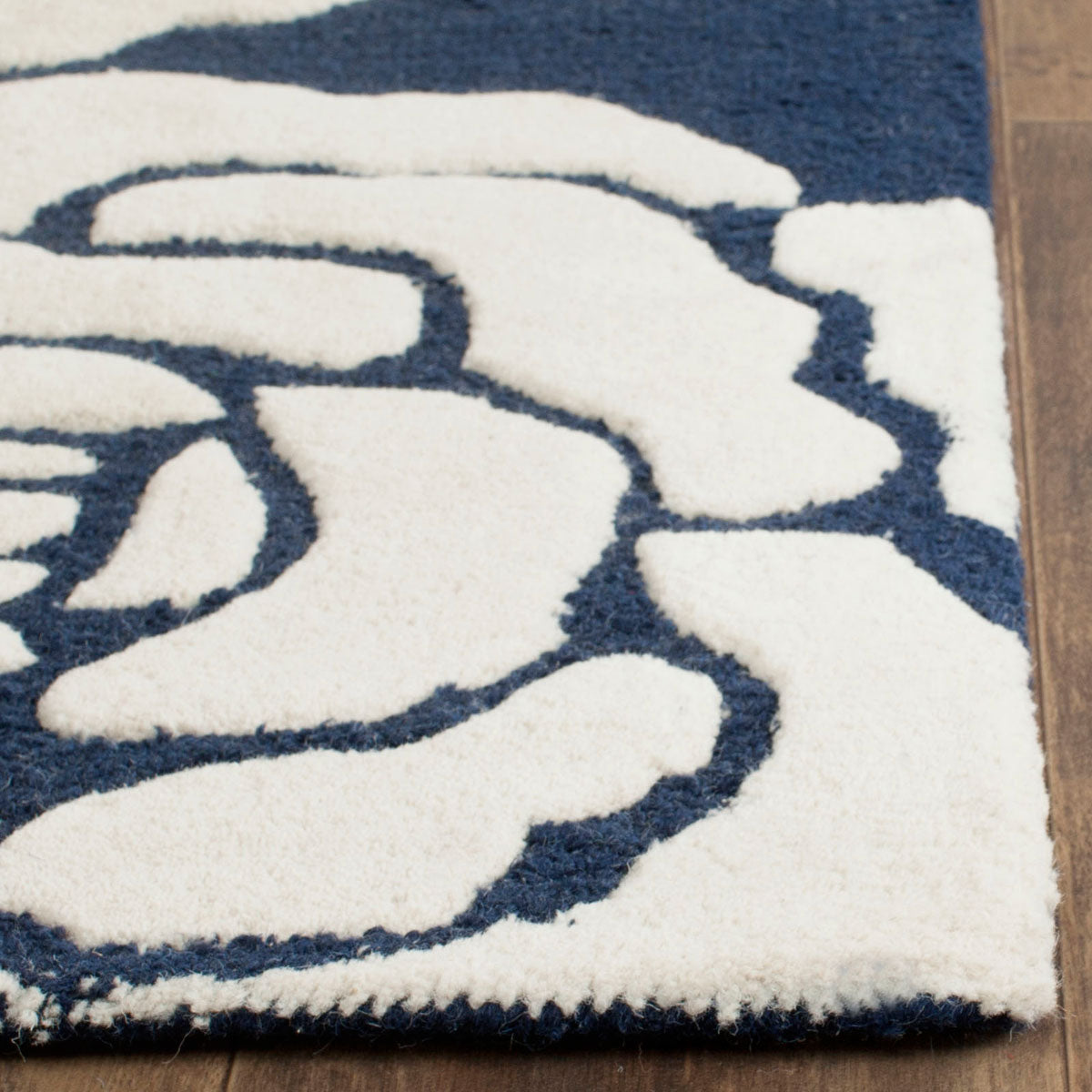 Safavieh Clearance Cambridge CAM782M Navy Rug