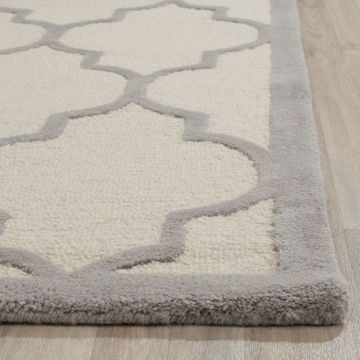 Safavieh Clearance Cambridge CAM134Y Ivory Rug