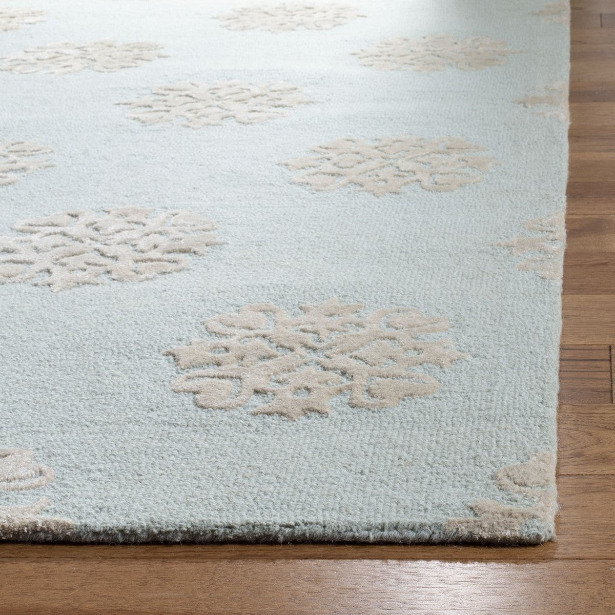 Safavieh Clearance Sohos SOH213B Light Blue Rug
