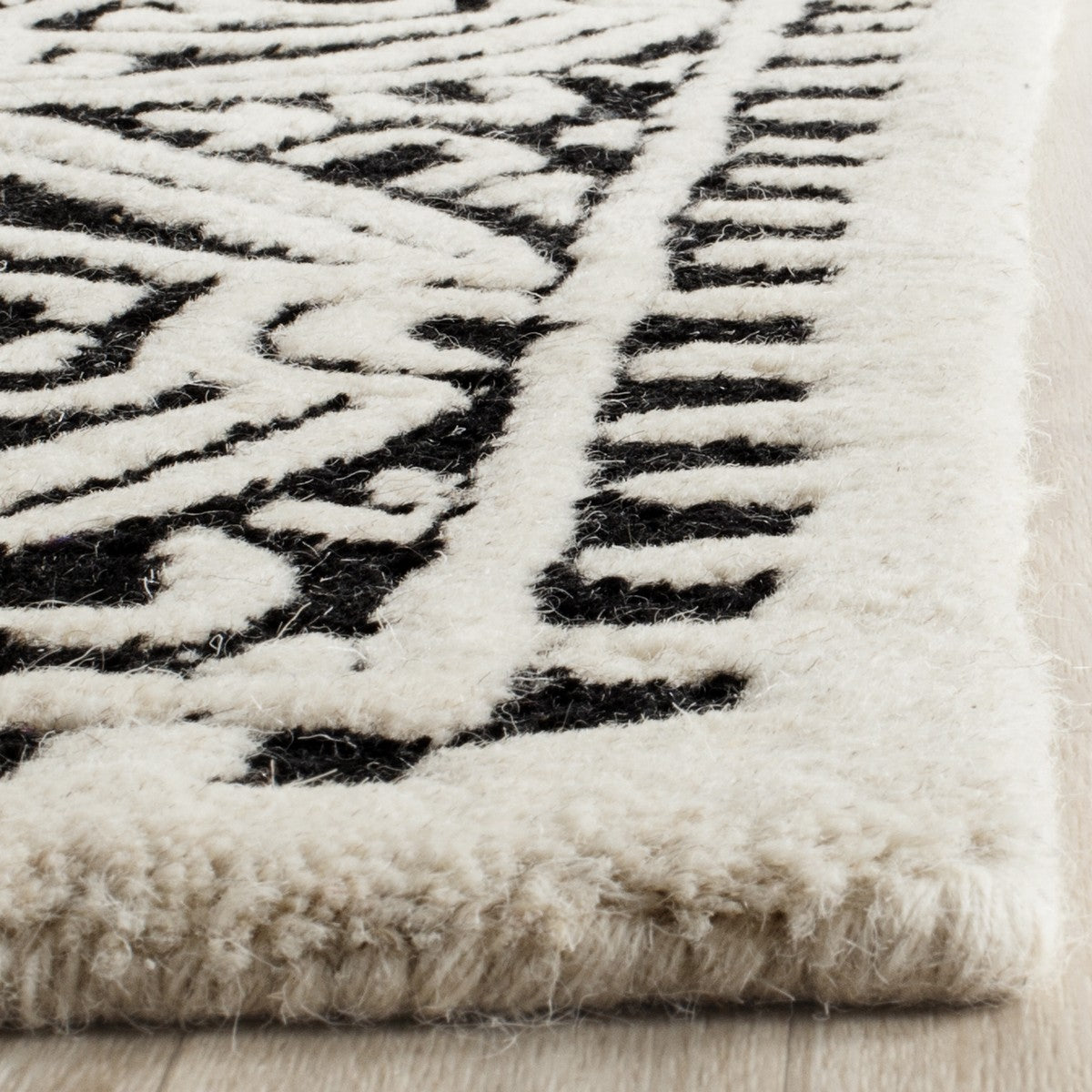 Safavieh Clearance Cambridge CAM123E Black Rug