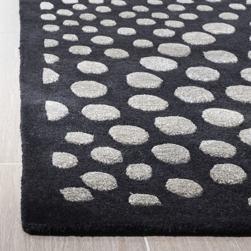 Safavieh Clearance Soho. SOH654A Dark Grey Rug