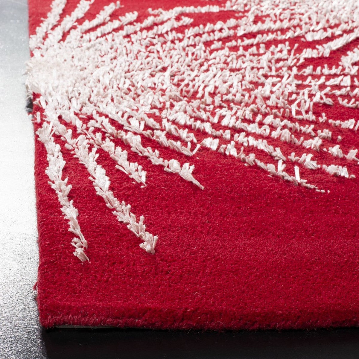Safavieh Clearance Sohos SOH712L Red Rug