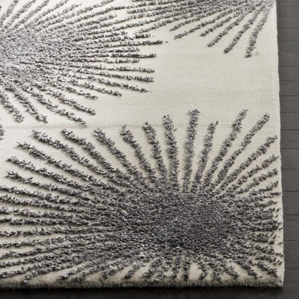 Safavieh Clearance Sohos SOH712J Ivory Rug