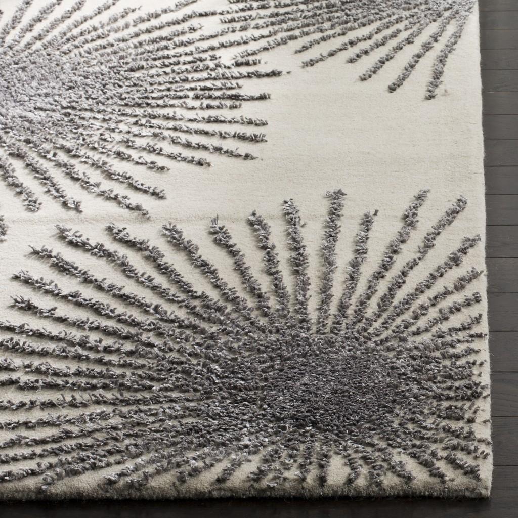 Safavieh Clearance Sohos SOH712J Ivory Rug