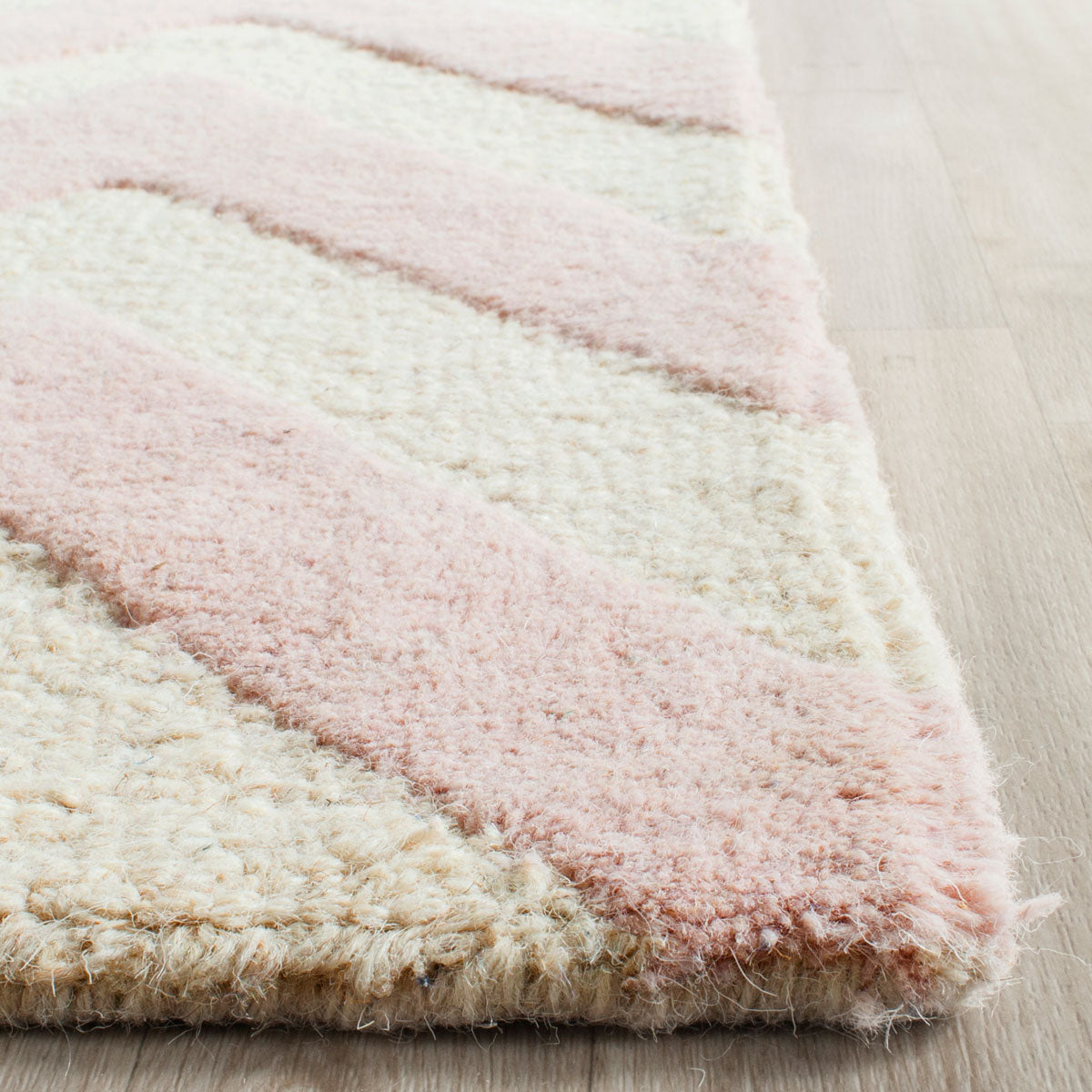 Safavieh Clearance Cambridge CAM139M Light Pink Rug