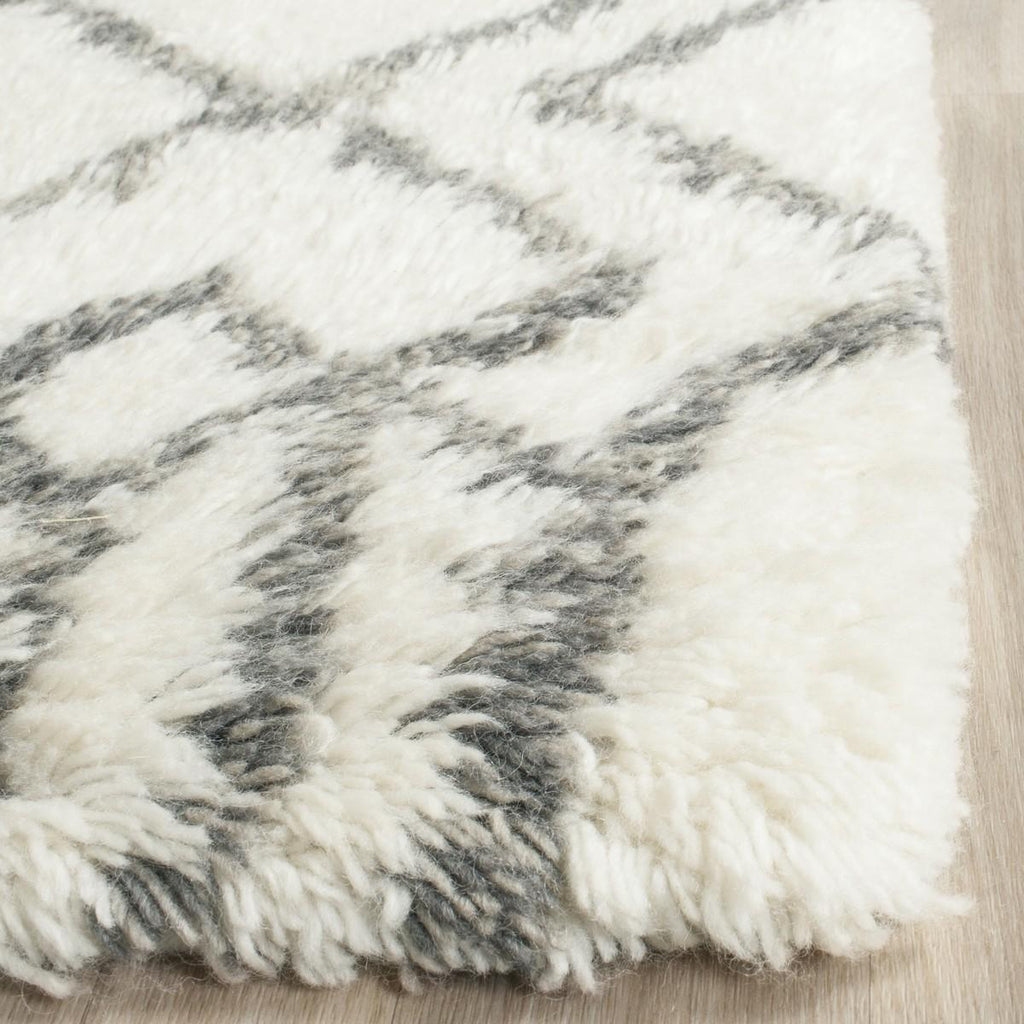 Safavieh Clearance Casablanca CSB894C Ivory Rug