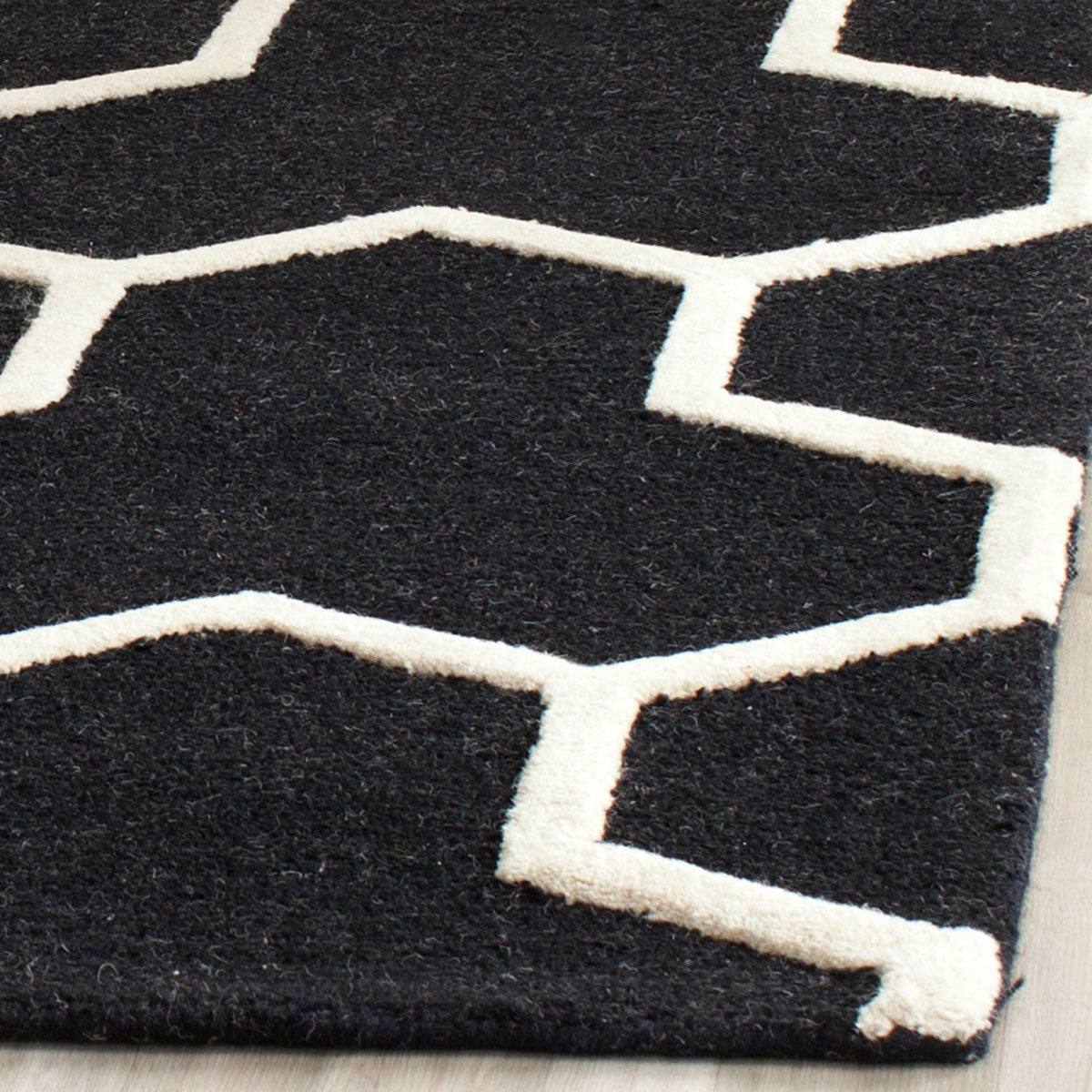 Safavieh Clearance Cambridge CAM146E Black Rug