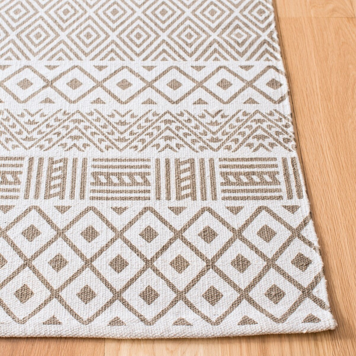 safavieh clearance cedar brook cdr801f grey rug