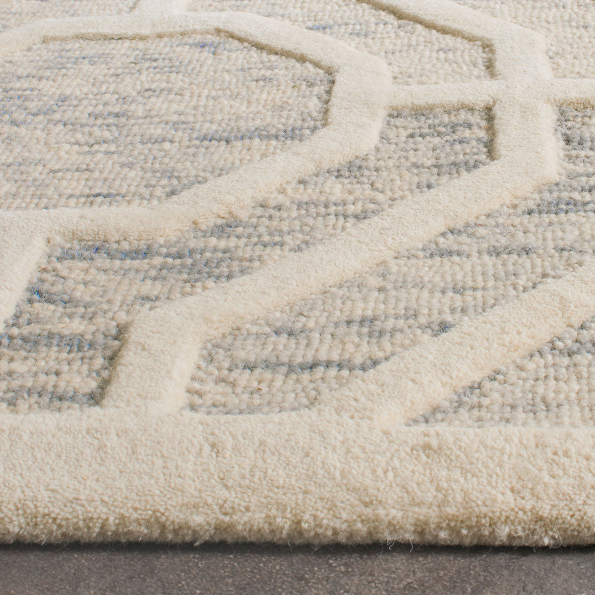 Safavieh Clearance Cambridge CAM726G Light Grey Rug