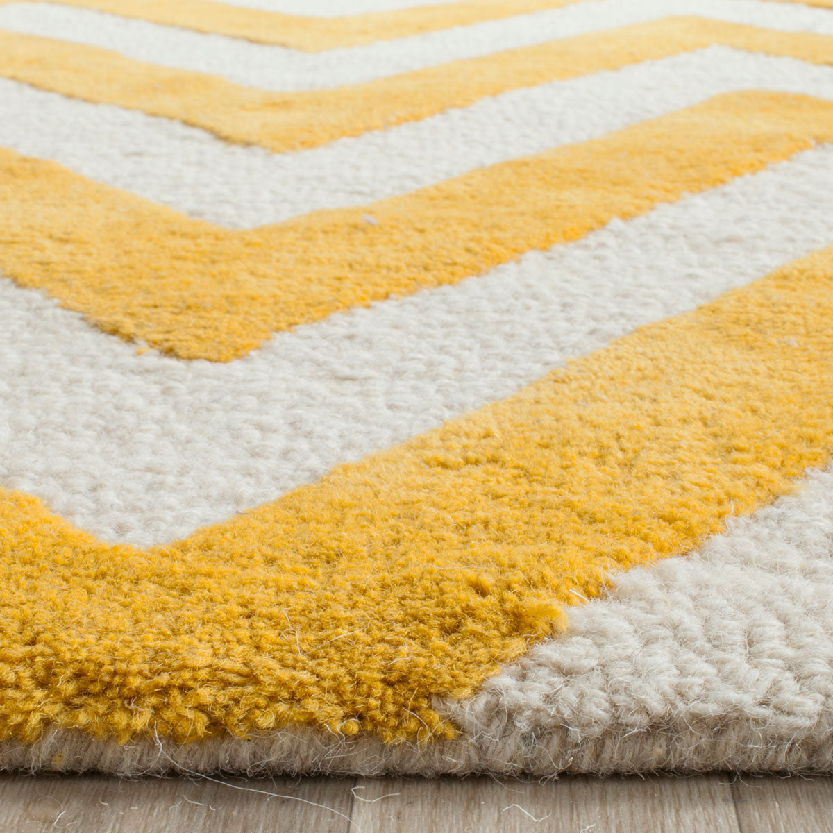 Safavieh Clearance Cambridge CAM139Q Gold Rug
