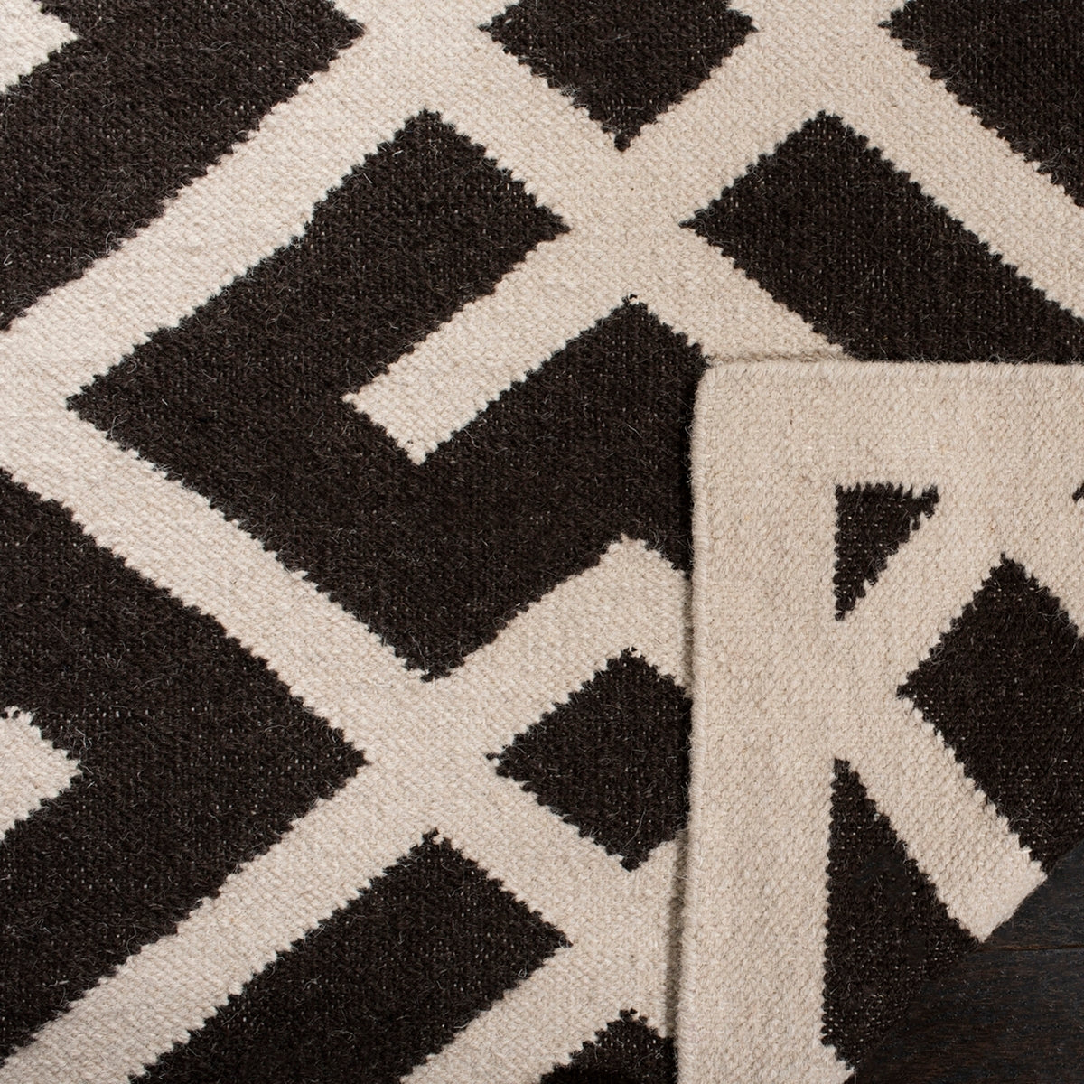 safavieh clearance dhurries dhu552c chocolate rug