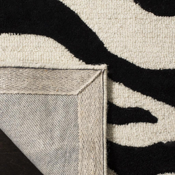 Safavieh Clearance Cambridge CAM709Q Ivory Rug