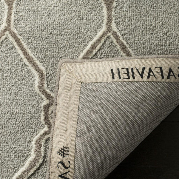 Safavieh Clearance Cambridge CAM352L Light Grey Rug