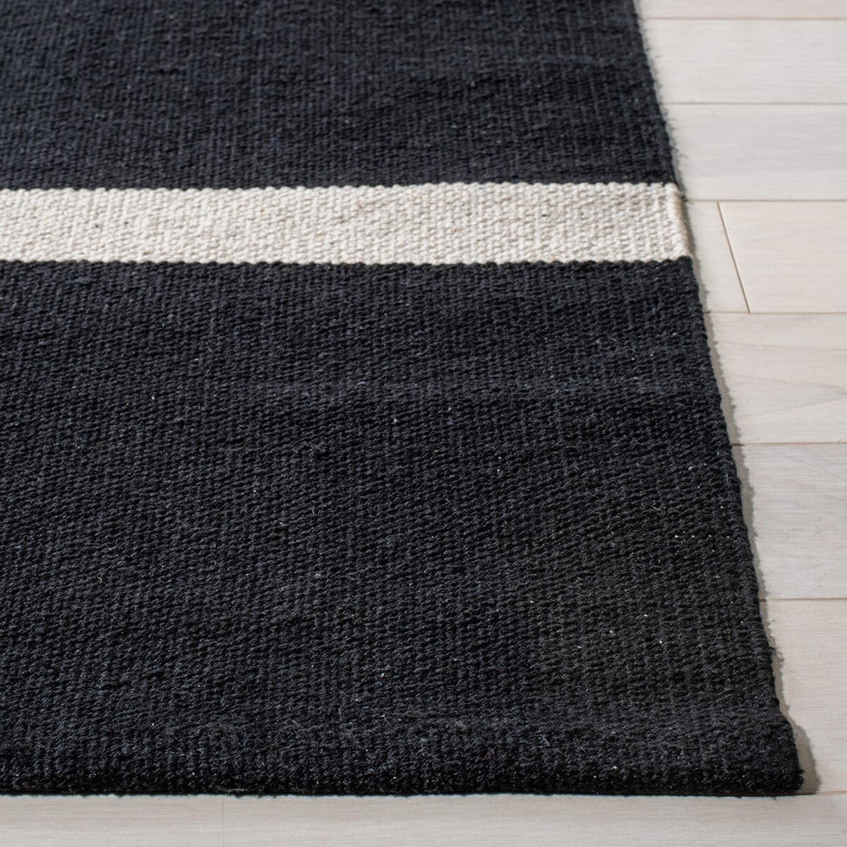 safavieh clearance montauk mtk311z black rug