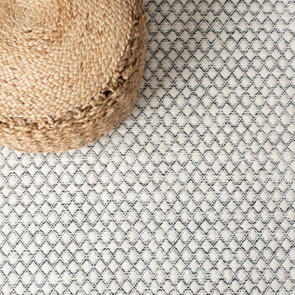 safavieh clearance montauk mtk813a ivory rug