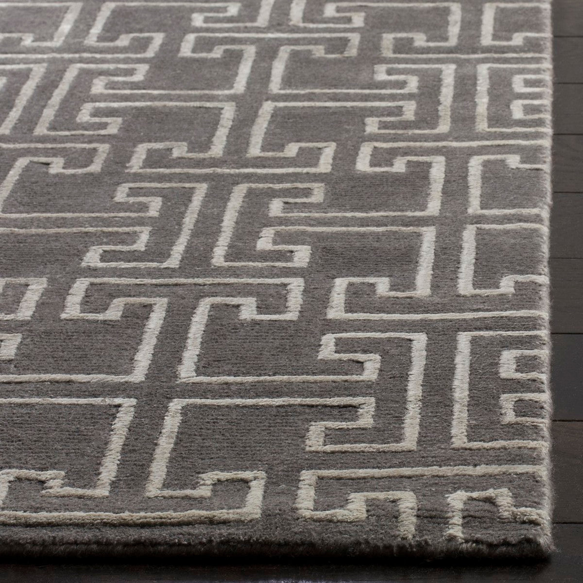 safavieh clearance tibetan tb832a grey rug